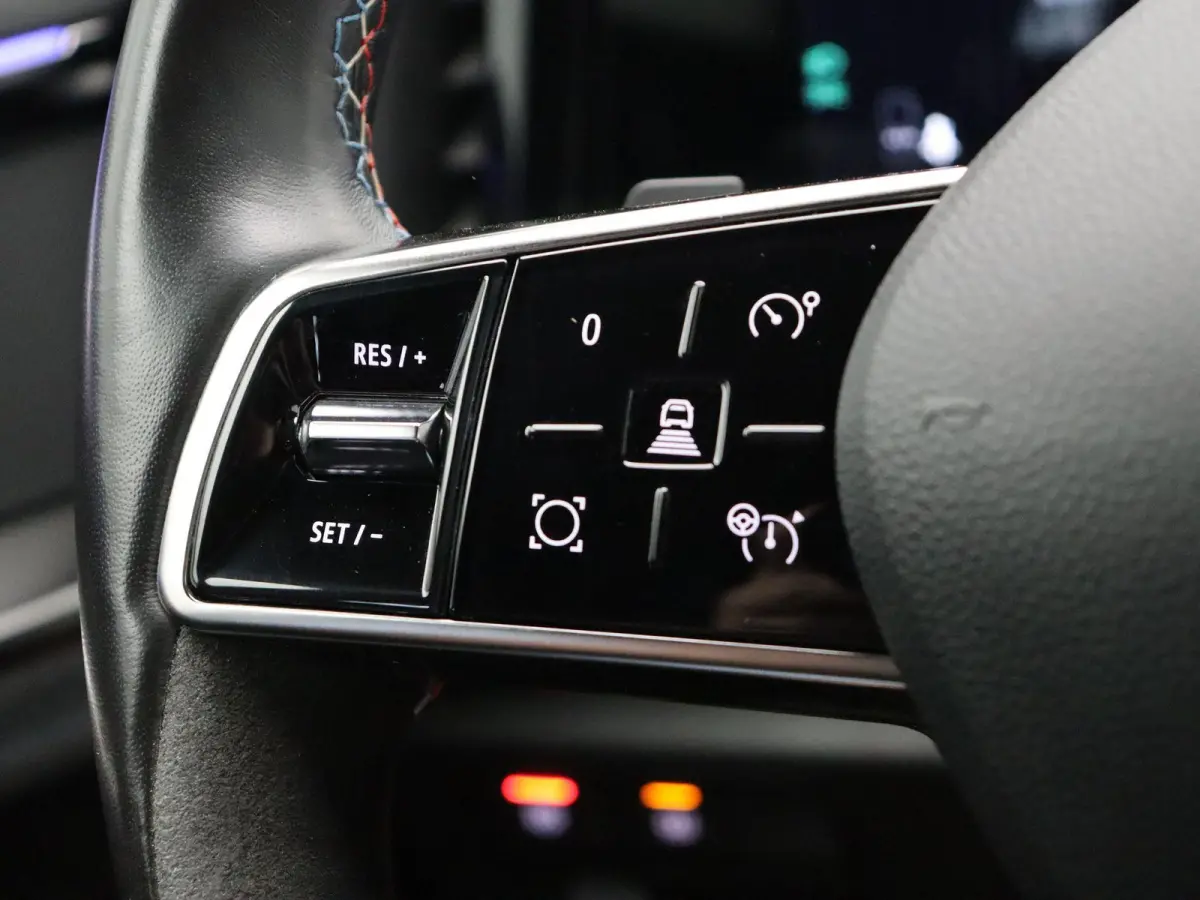 E-Tech full hybrid 200pk Iconic esprit Alpine | Stoel- en stuurverwarming | Adaptieve cruise control | 360' graden camera | Elektrisch verstelbare stoel |