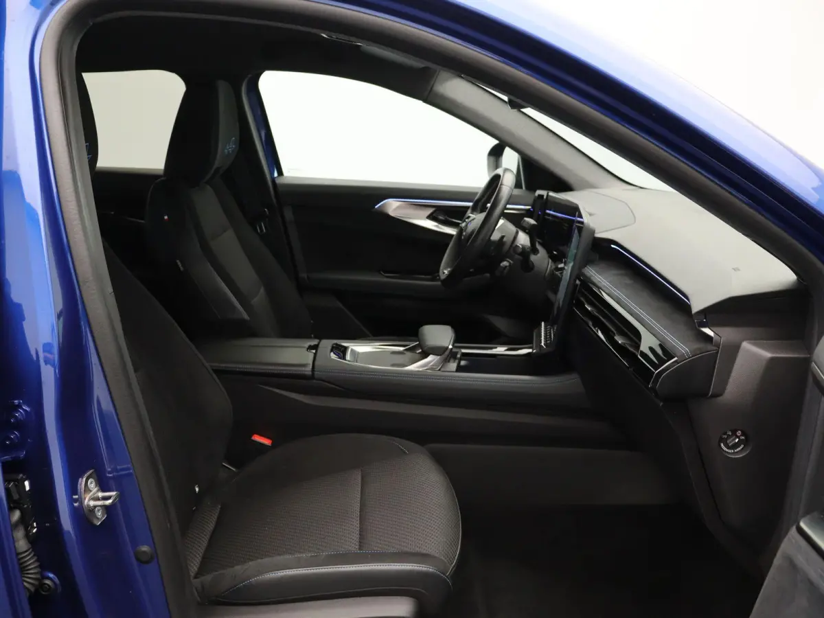 E-Tech full hybrid 200pk Iconic esprit Alpine | Stoel- en stuurverwarming | Adaptieve cruise control | 360' graden camera | Elektrisch verstelbare stoel |