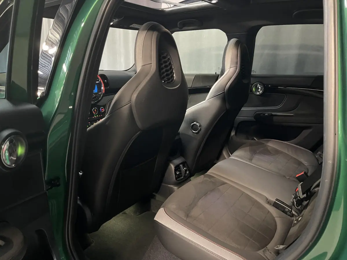 1.5 Cooper ALL4 Salt John Cooper Works 19"/Panoramadak/JCW sportstoelen + stoelverwarming/Harman Kardon/Keyless/Apple Carplay & Android Auto/Camera