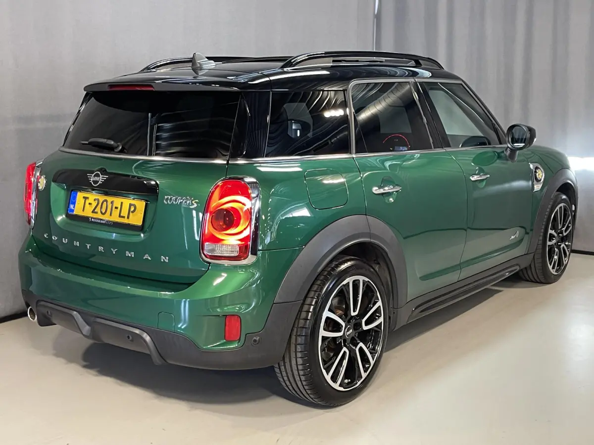 1.5 Cooper ALL4 Salt John Cooper Works 19"/Panoramadak/JCW sportstoelen + stoelverwarming/Harman Kardon/Keyless/Apple Carplay & Android Auto/Camera