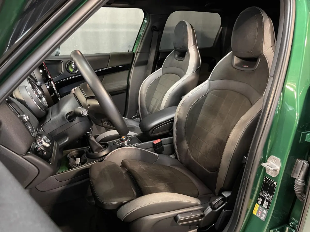 1.5 Cooper ALL4 Salt John Cooper Works 19"/Panoramadak/JCW sportstoelen + stoelverwarming/Harman Kardon/Keyless/Apple Carplay & Android Auto/Camera