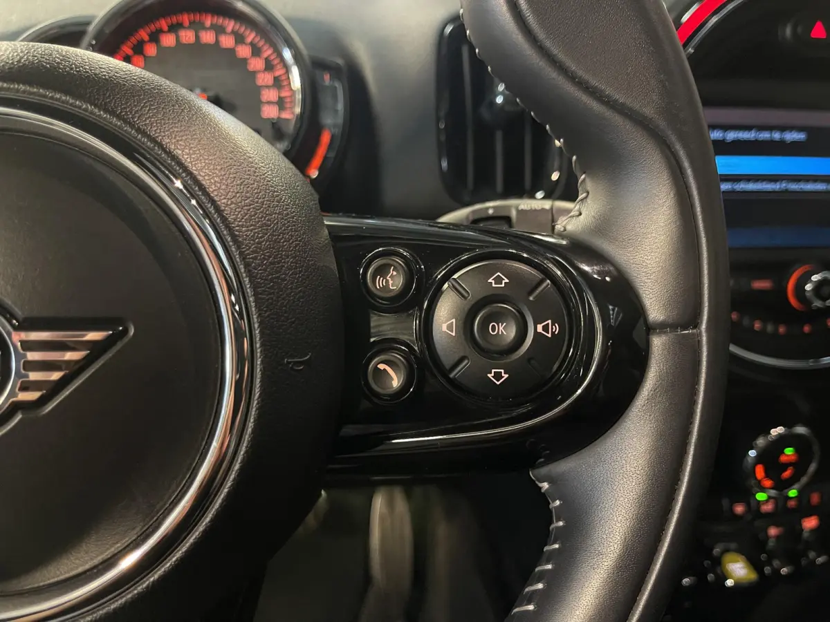1.5 Cooper ALL4 Salt John Cooper Works 19"/Panoramadak/JCW sportstoelen + stoelverwarming/Harman Kardon/Keyless/Apple Carplay & Android Auto/Camera