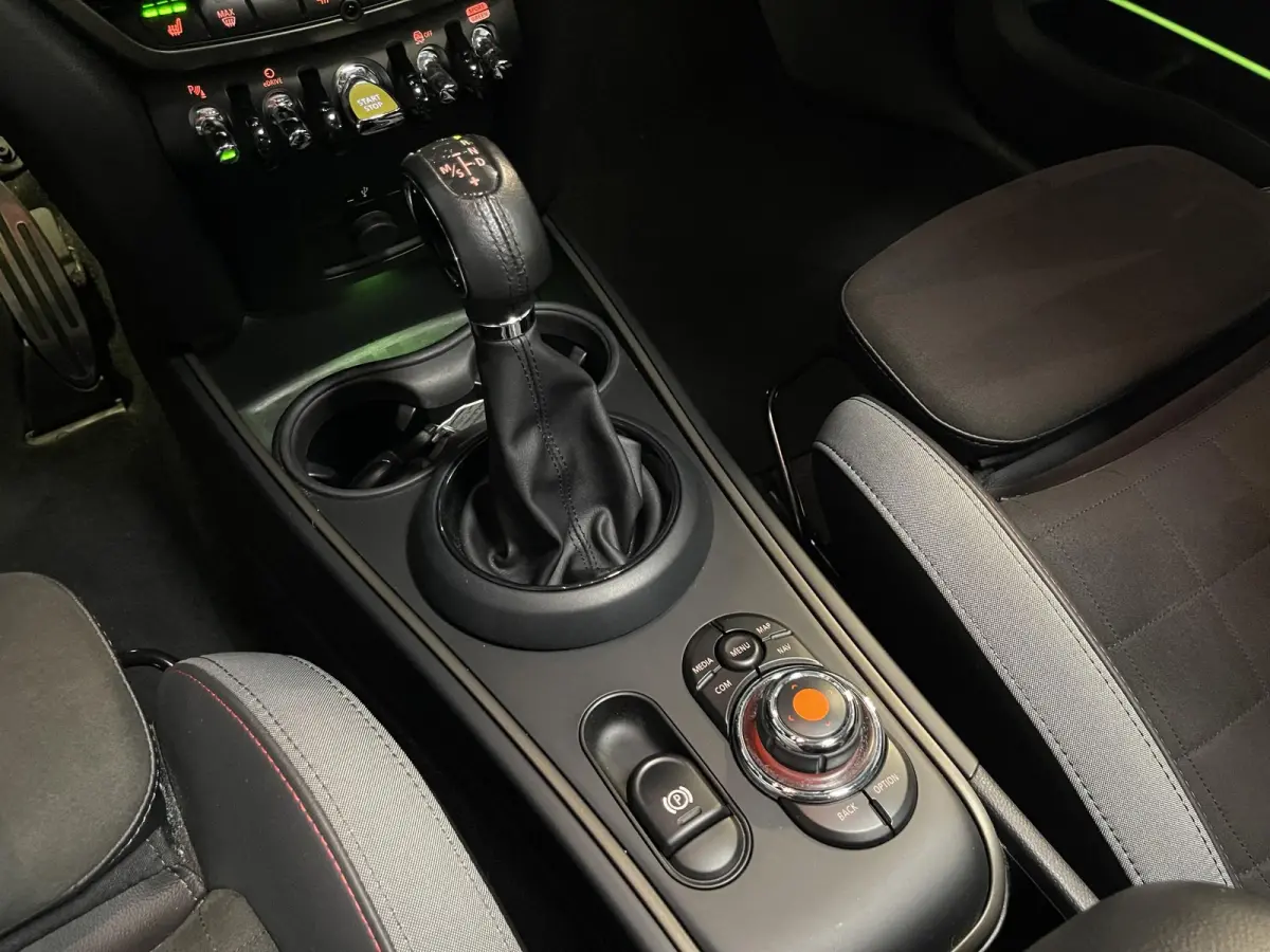 1.5 Cooper ALL4 Salt John Cooper Works 19"/Panoramadak/JCW sportstoelen + stoelverwarming/Harman Kardon/Keyless/Apple Carplay & Android Auto/Camera
