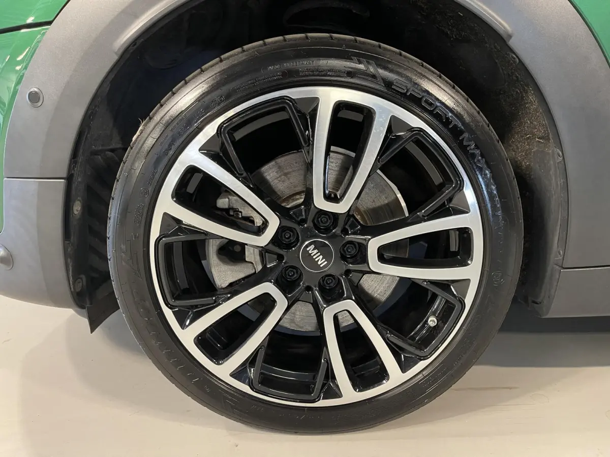1.5 Cooper ALL4 Salt John Cooper Works 19"/Panoramadak/JCW sportstoelen + stoelverwarming/Harman Kardon/Keyless/Apple Carplay & Android Auto/Camera