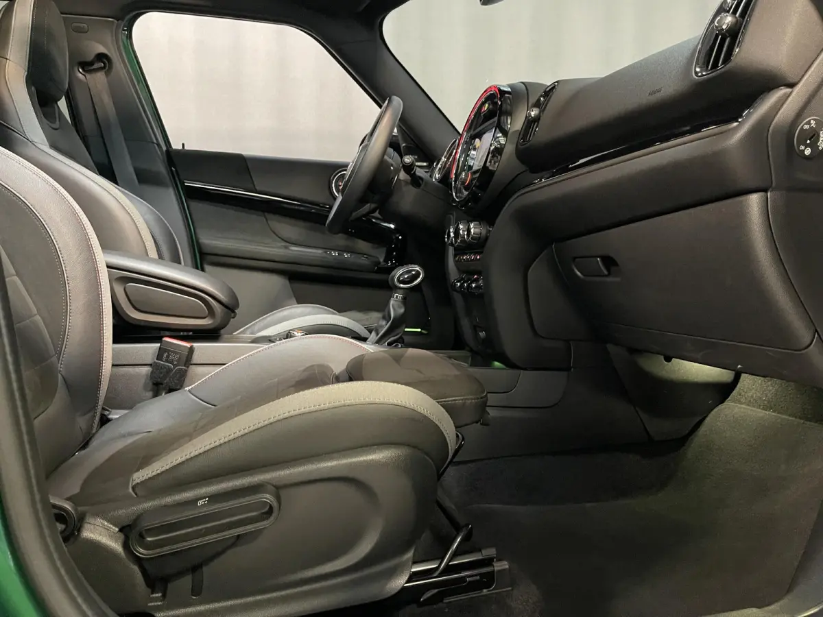 1.5 Cooper ALL4 Salt John Cooper Works 19"/Panoramadak/JCW sportstoelen + stoelverwarming/Harman Kardon/Keyless/Apple Carplay & Android Auto/Camera