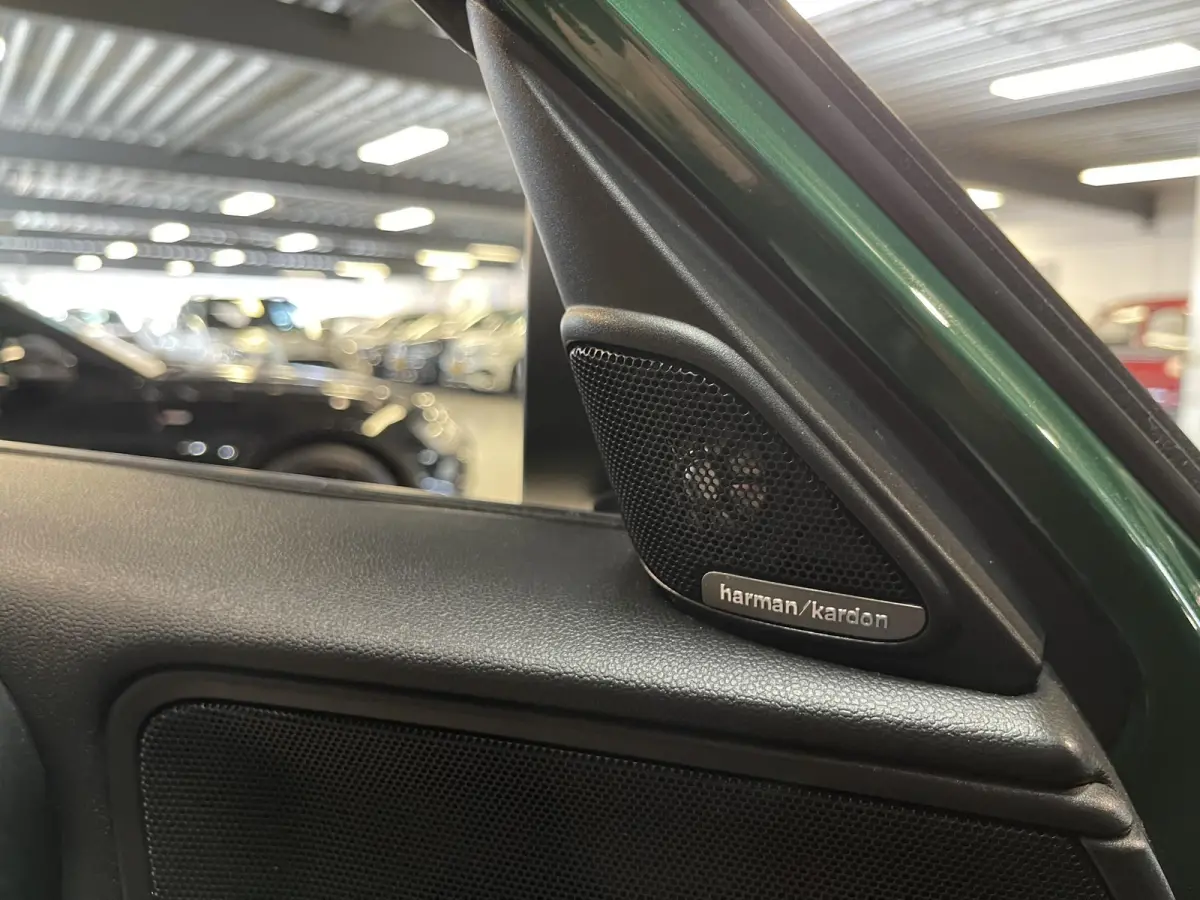 1.5 Cooper ALL4 Salt John Cooper Works 19"/Panoramadak/JCW sportstoelen + stoelverwarming/Harman Kardon/Keyless/Apple Carplay & Android Auto/Camera