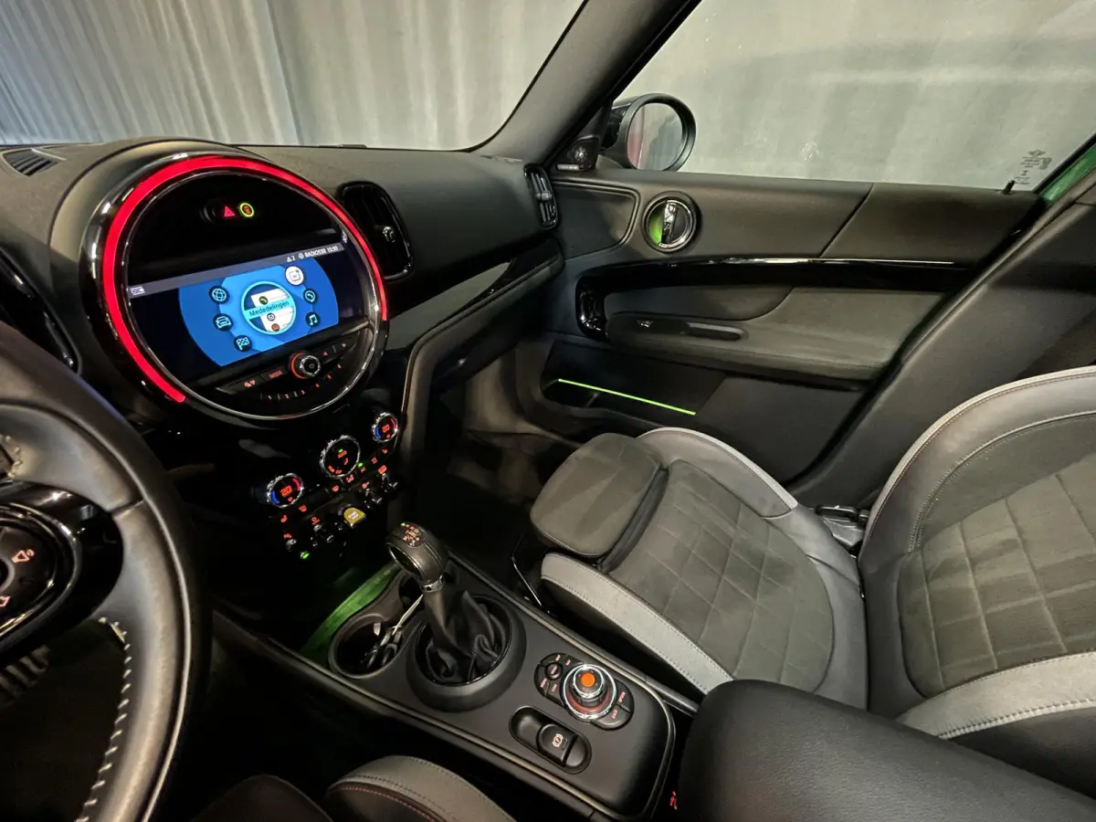 1.5 Cooper ALL4 Salt John Cooper Works 19"/Panoramadak/JCW sportstoelen + stoelverwarming/Harman Kardon/Keyless/Apple Carplay & Android Auto/Camera