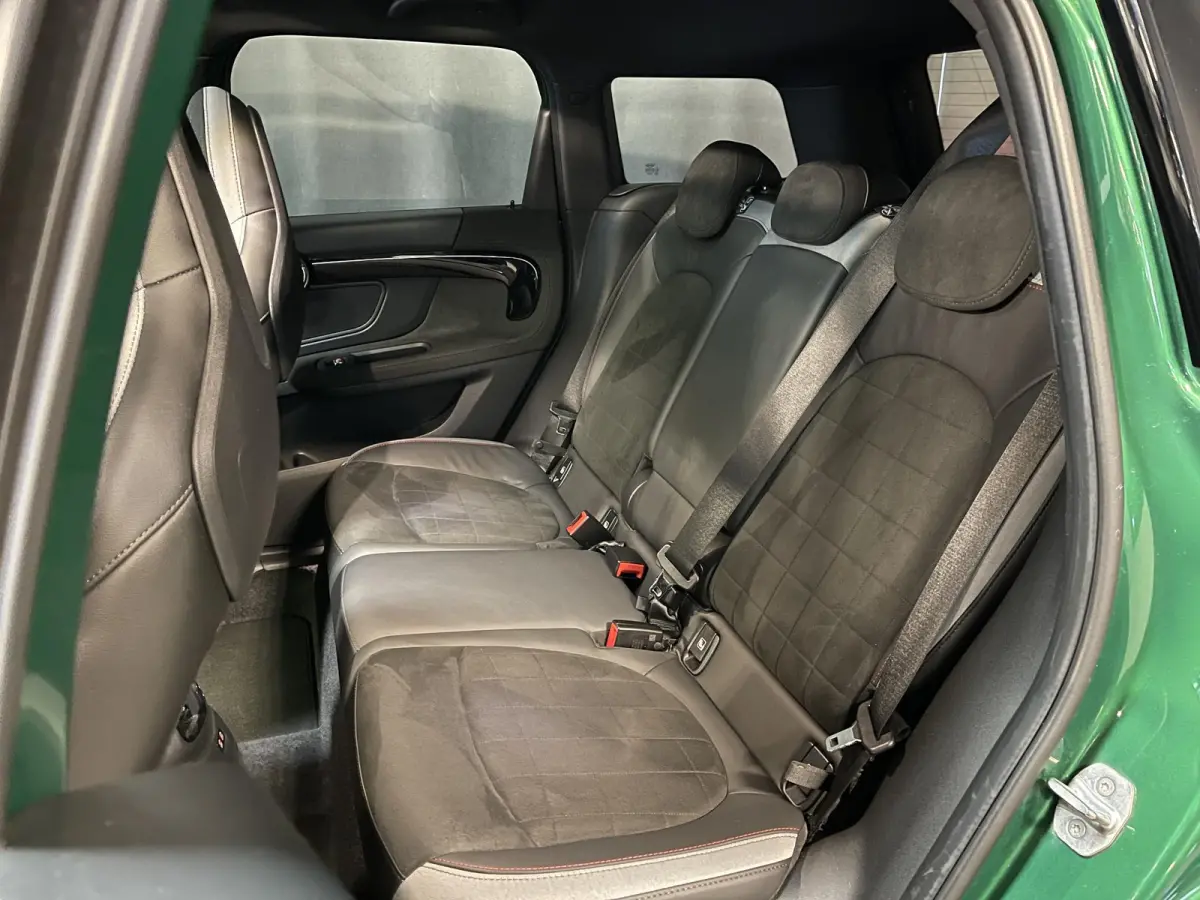 1.5 Cooper ALL4 Salt John Cooper Works 19"/Panoramadak/JCW sportstoelen + stoelverwarming/Harman Kardon/Keyless/Apple Carplay & Android Auto/Camera