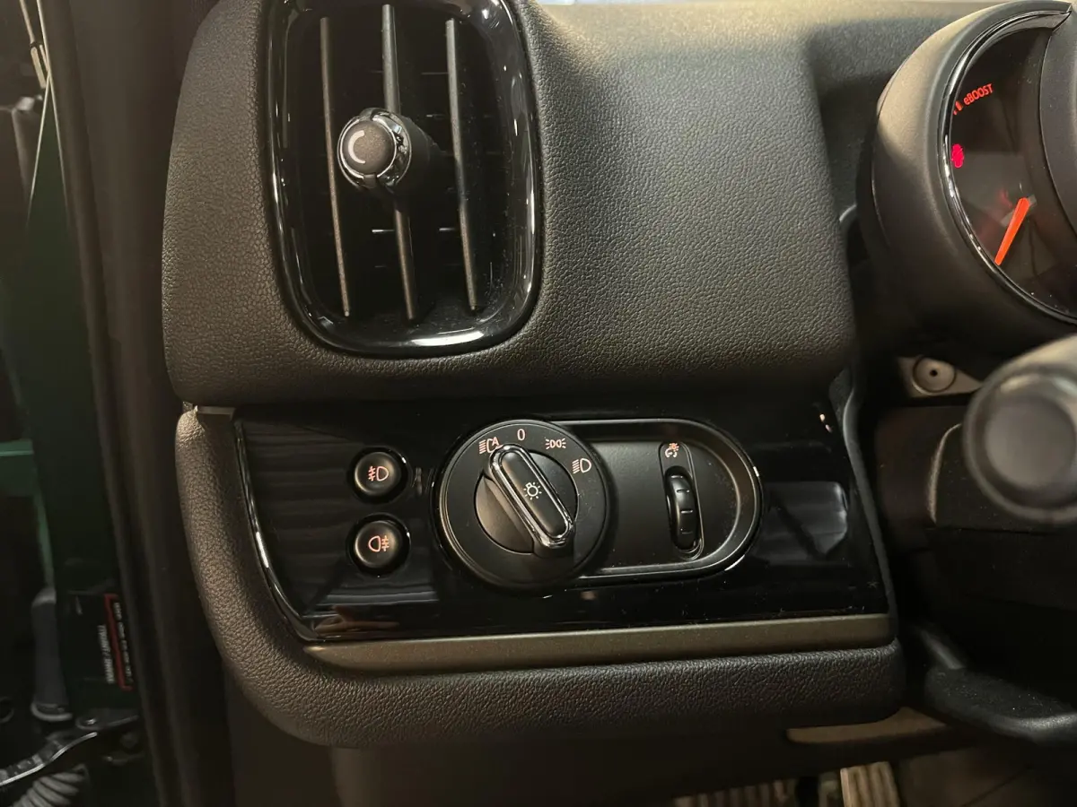1.5 Cooper ALL4 Salt John Cooper Works 19"/Panoramadak/JCW sportstoelen + stoelverwarming/Harman Kardon/Keyless/Apple Carplay & Android Auto/Camera
