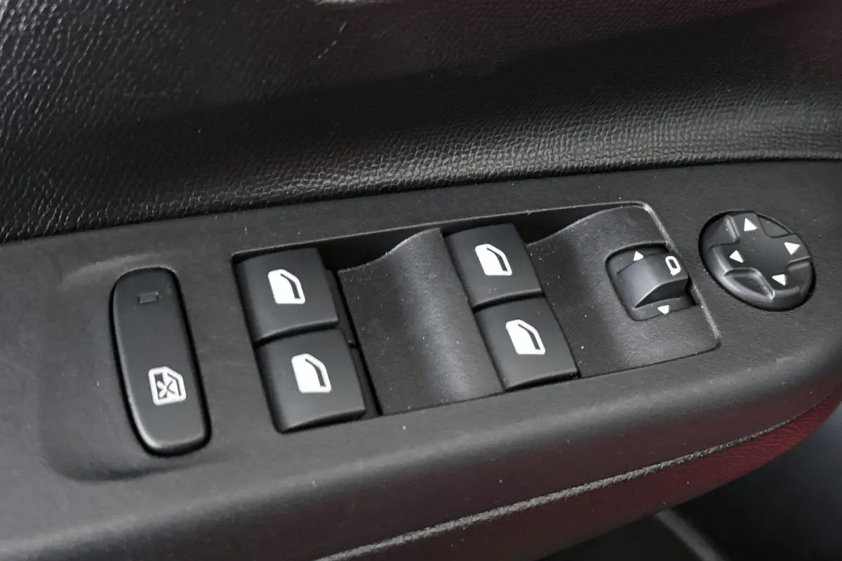 1.2 Turbo Hybrid Yes Automaat 1e Eigenaar 7 JAAR GARANTIE Apple CarPlay 17" NL Auto