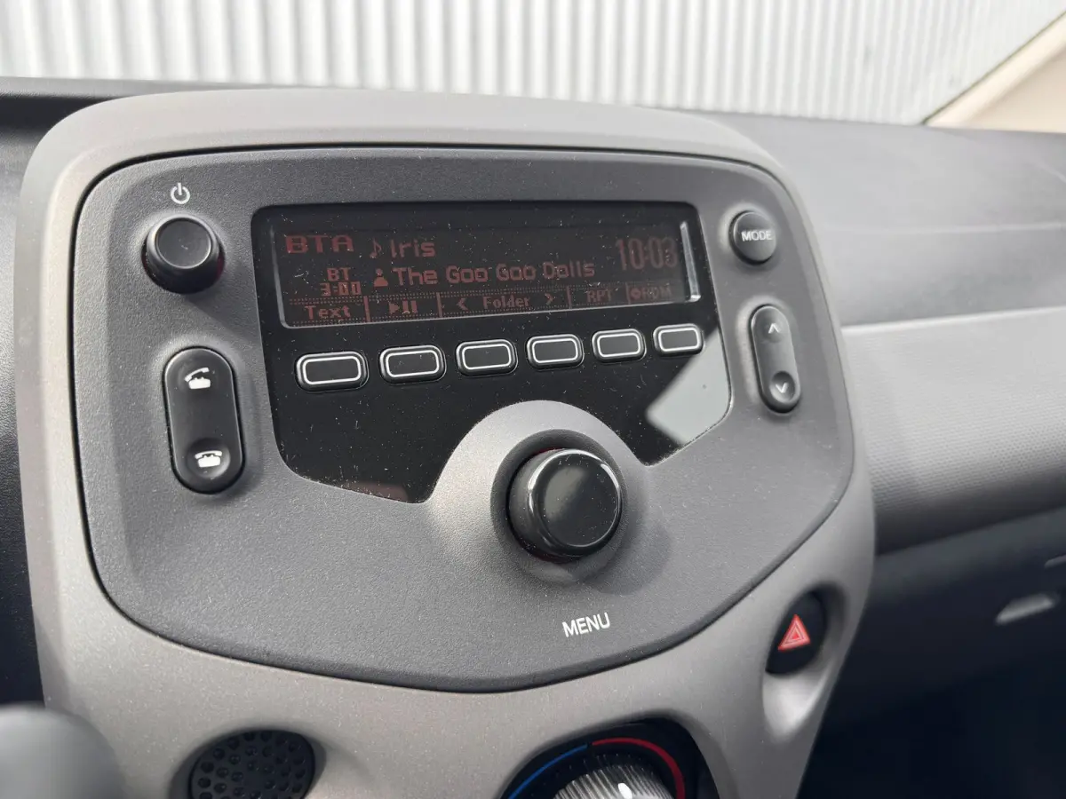 1.0 e-VTi Active | Airco | Bluetooth | DAB | Elektrische Ramen | | Achterbank in delen neerklapbaar | Alarm klasse 1(startblokkering) | Anti Blokkeer Systeem