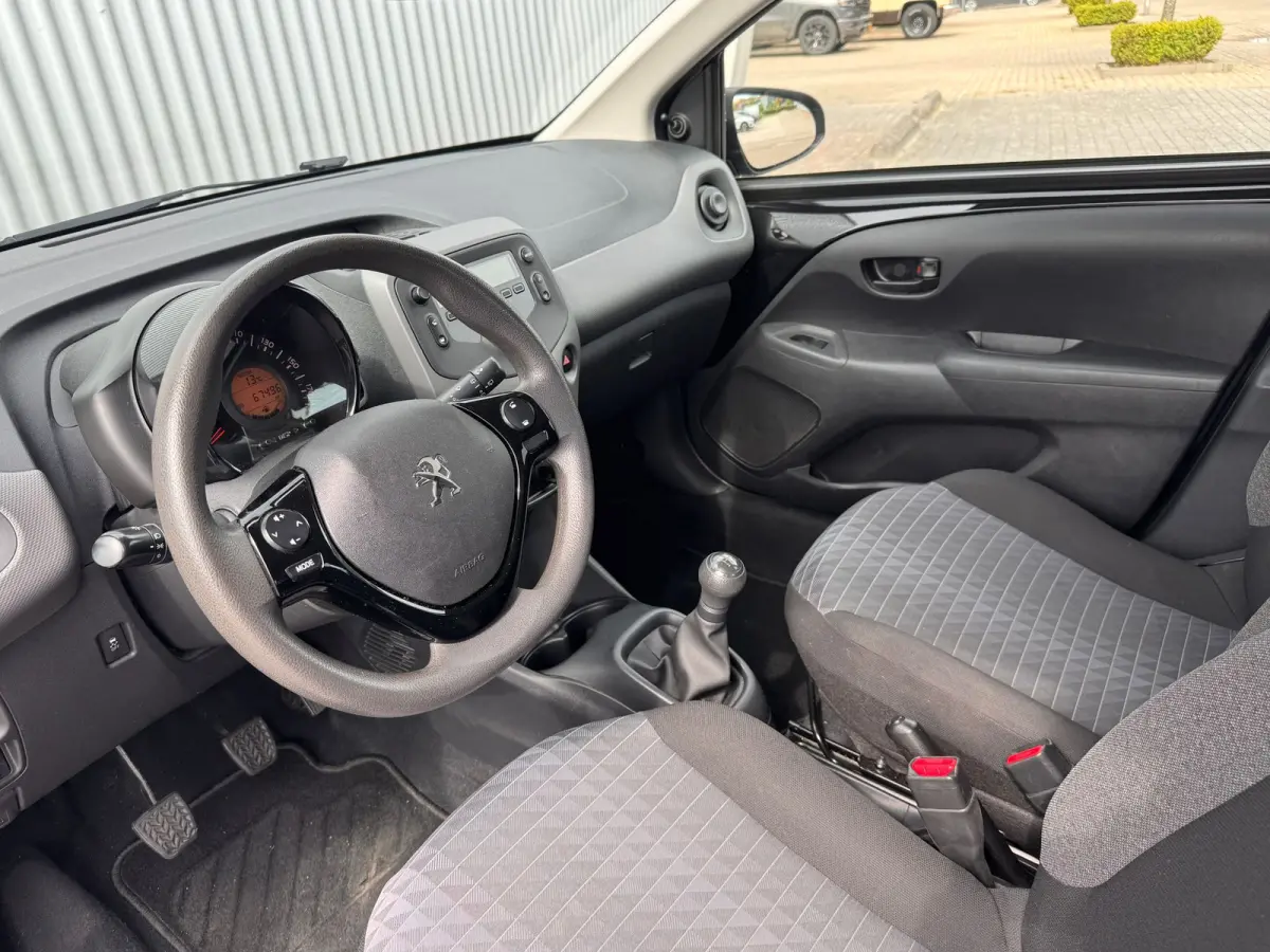 1.0 e-VTi Active | Airco | Bluetooth | DAB | Elektrische Ramen | | Achterbank in delen neerklapbaar | Alarm klasse 1(startblokkering) | Anti Blokkeer Systeem