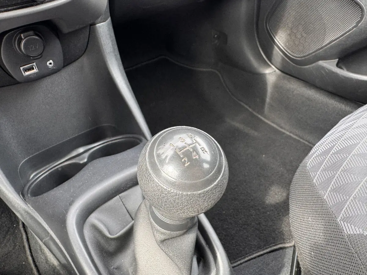 1.0 e-VTi Active | Airco | Bluetooth | DAB | Elektrische Ramen | | Achterbank in delen neerklapbaar | Alarm klasse 1(startblokkering) | Anti Blokkeer Systeem