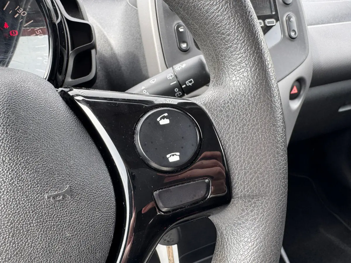 1.0 e-VTi Active | Airco | Bluetooth | DAB | Elektrische Ramen | | Achterbank in delen neerklapbaar | Alarm klasse 1(startblokkering) | Anti Blokkeer Systeem