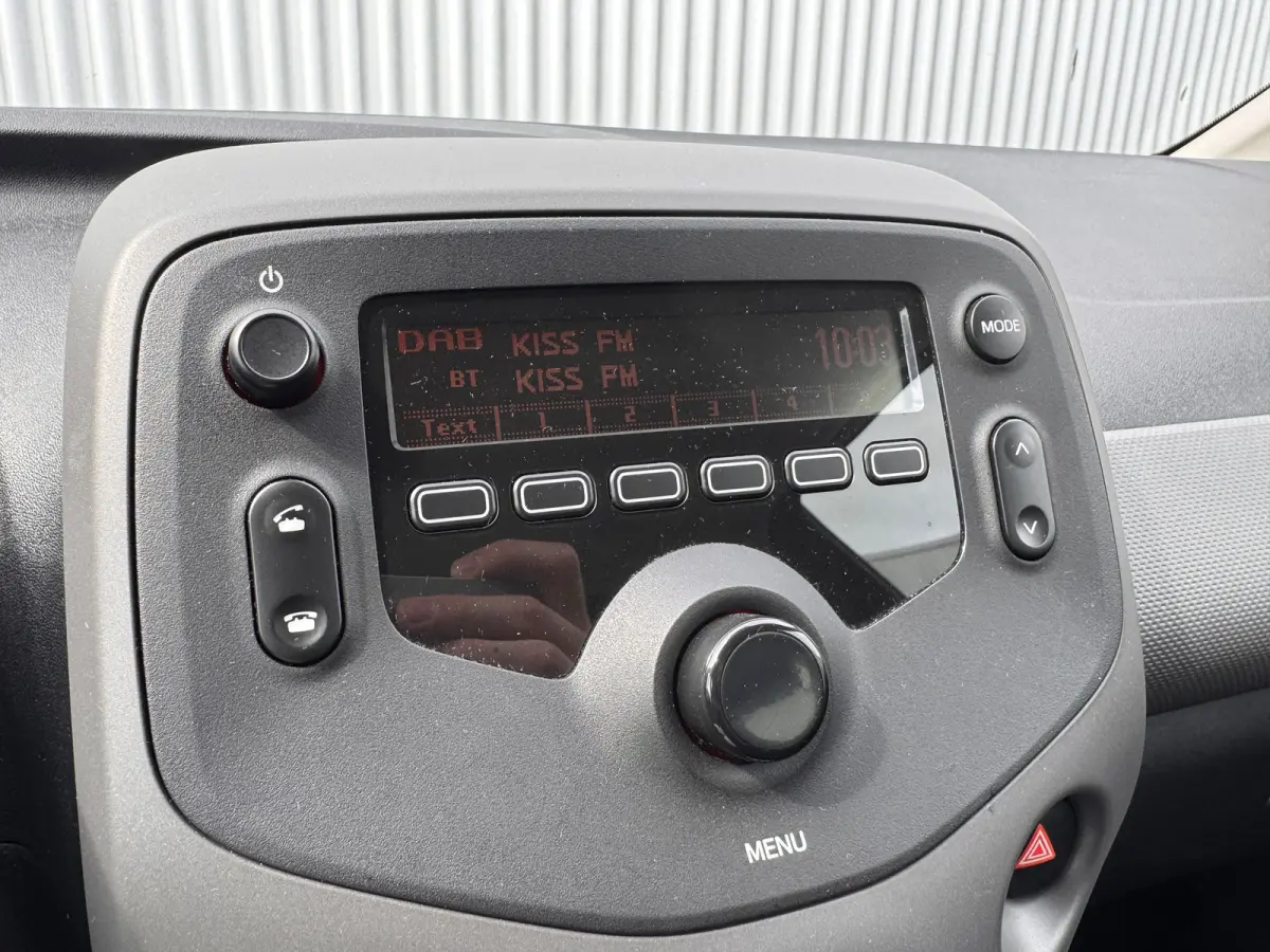 1.0 e-VTi Active | Airco | Bluetooth | DAB | Elektrische Ramen | | Achterbank in delen neerklapbaar | Alarm klasse 1(startblokkering) | Anti Blokkeer Systeem