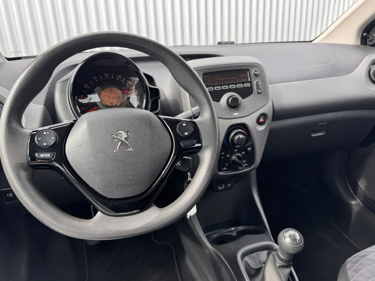 1.0 e-VTi Active | Airco | Bluetooth | DAB | Elektrische Ramen | | Achterbank in delen neerklapbaar | Alarm klasse 1(startblokkering) | Anti Blokkeer Systeem