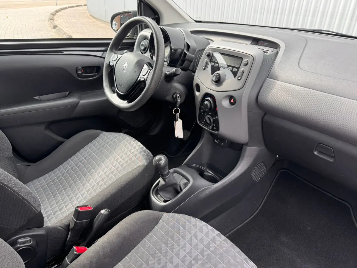 1.0 e-VTi Active | Airco | Bluetooth | DAB | Elektrische Ramen | | Achterbank in delen neerklapbaar | Alarm klasse 1(startblokkering) | Anti Blokkeer Systeem
