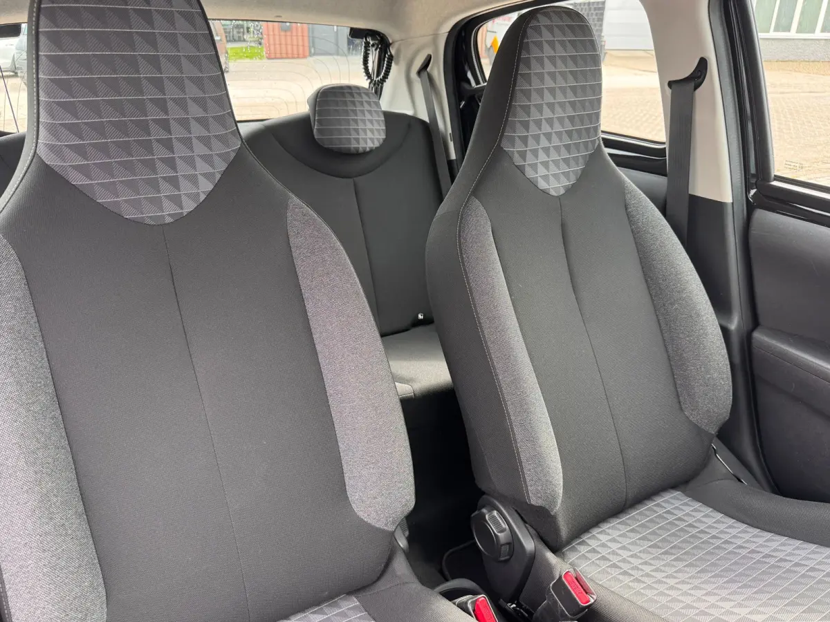 1.0 e-VTi Active | Airco | Bluetooth | DAB | Elektrische Ramen | | Achterbank in delen neerklapbaar | Alarm klasse 1(startblokkering) | Anti Blokkeer Systeem