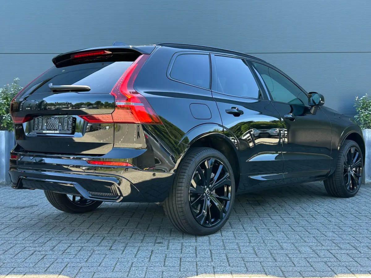 T6 Plus Black Edition Recharge Plug-In Hybrid AWD | H&K | HUD | Pano | Trekhaak | Nappa leder | Stoelventilatie | 360 camera |