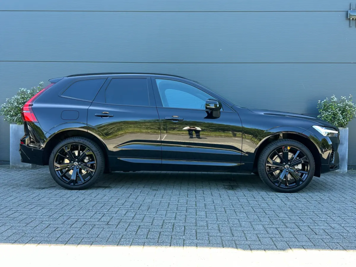 T6 Plus Black Edition Recharge Plug-In Hybrid AWD | H&K | HUD | Pano | Trekhaak | Nappa leder | Stoelventilatie | 360 camera |