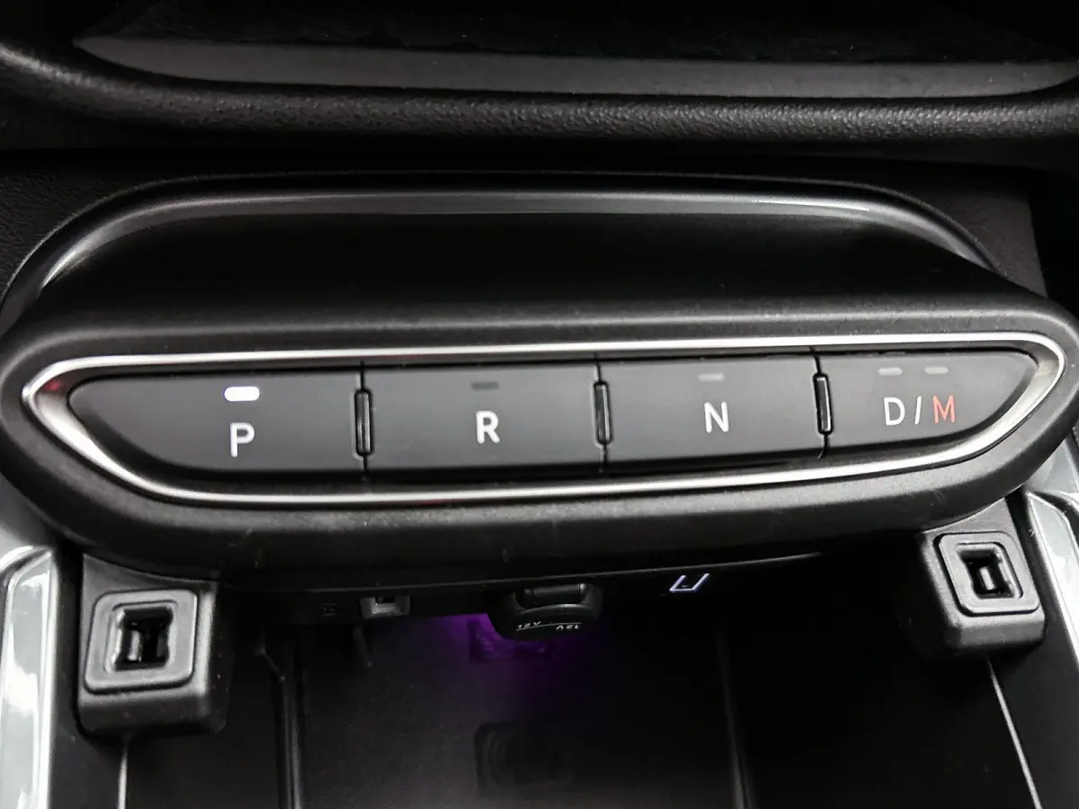 Urban 110pk Hybrid Automaat | Navigatie | Camera achter | Stoelverwarming | Cruise control | Apple Carplay en Android auto