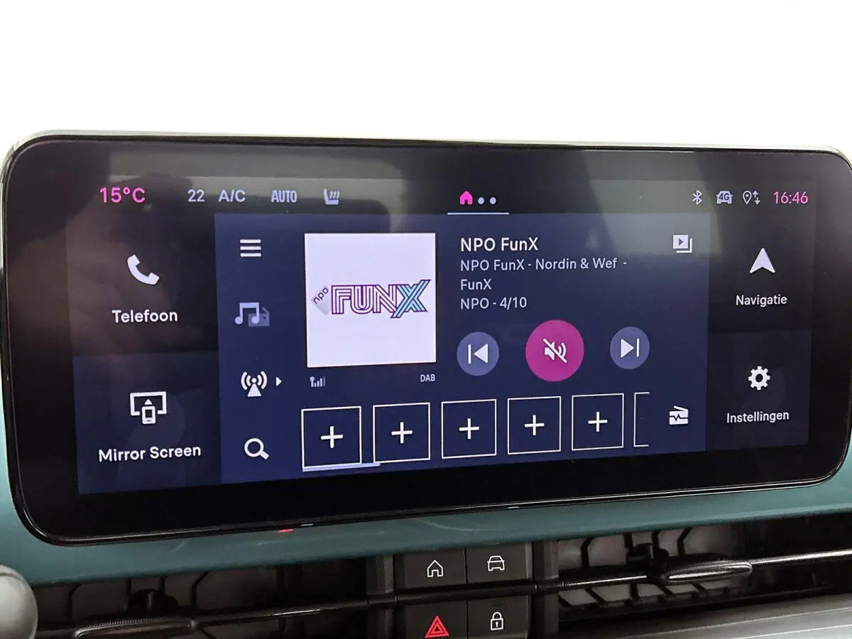 Urban 110pk Hybrid Automaat | Navigatie | Camera achter | Stoelverwarming | Cruise control | Apple Carplay en Android auto