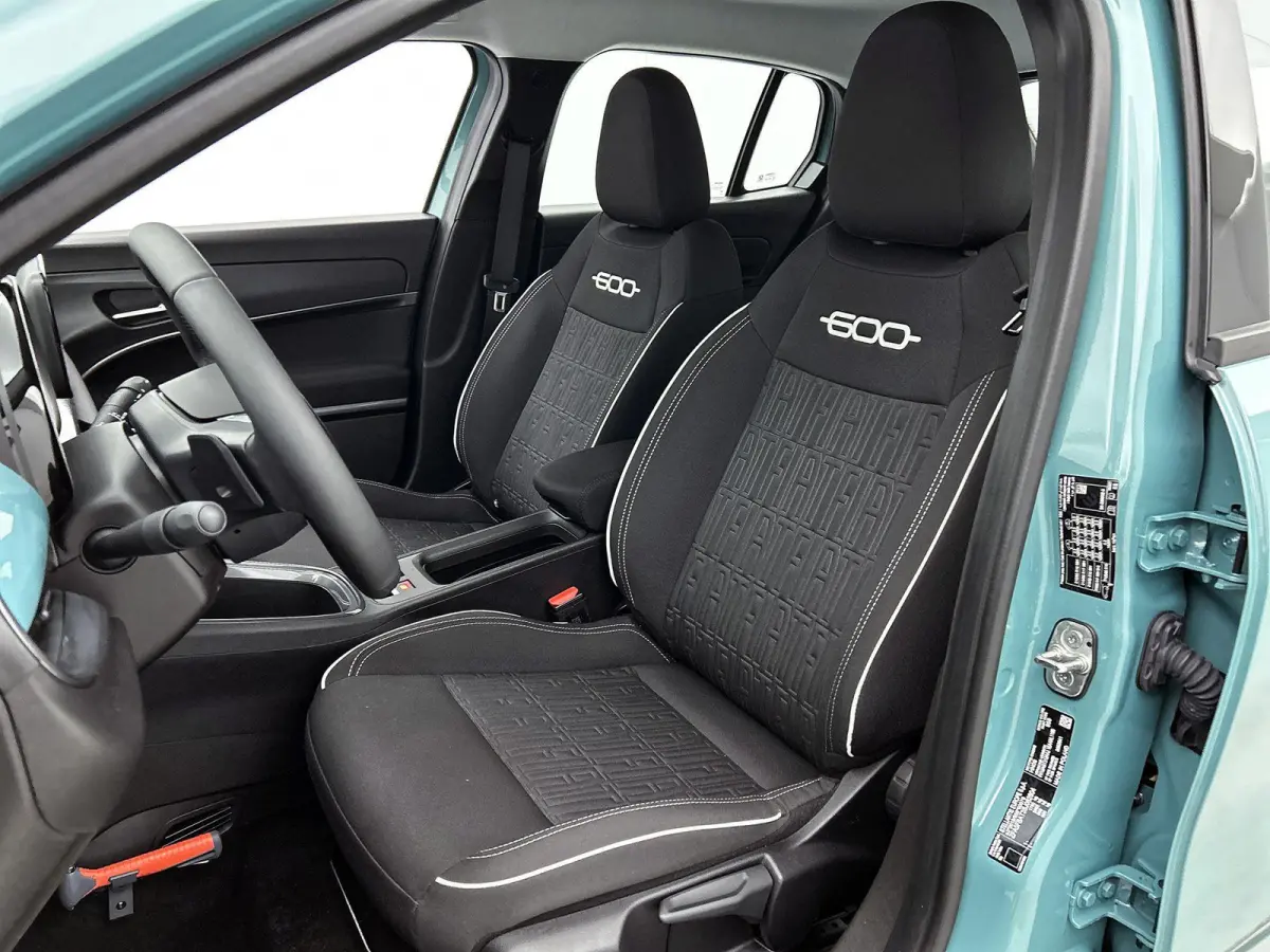 Urban 110pk Hybrid Automaat | Navigatie | Camera achter | Stoelverwarming | Cruise control | Apple Carplay en Android auto