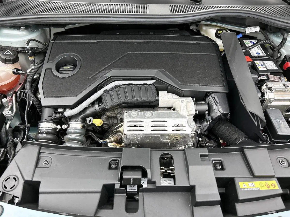 Urban 110pk Hybrid Automaat | Navigatie | Camera achter | Stoelverwarming | Cruise control | Apple Carplay en Android auto