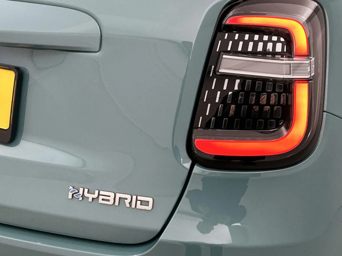 Urban 110pk Hybrid Automaat | Navigatie | Camera achter | Stoelverwarming | Cruise control | Apple Carplay en Android auto