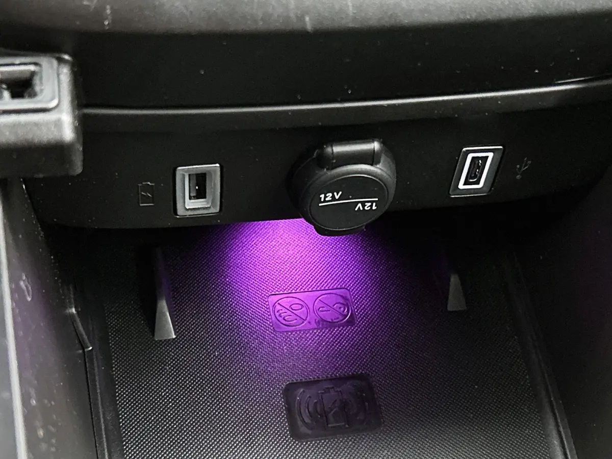 Urban 110pk Hybrid Automaat | Navigatie | Camera achter | Stoelverwarming | Cruise control | Apple Carplay en Android auto