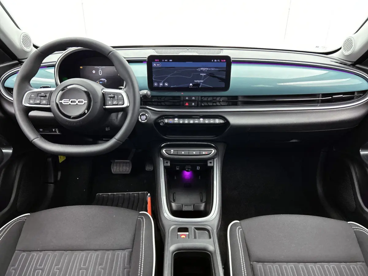 Urban 110pk Hybrid Automaat | Navigatie | Camera achter | Stoelverwarming | Cruise control | Apple Carplay en Android auto