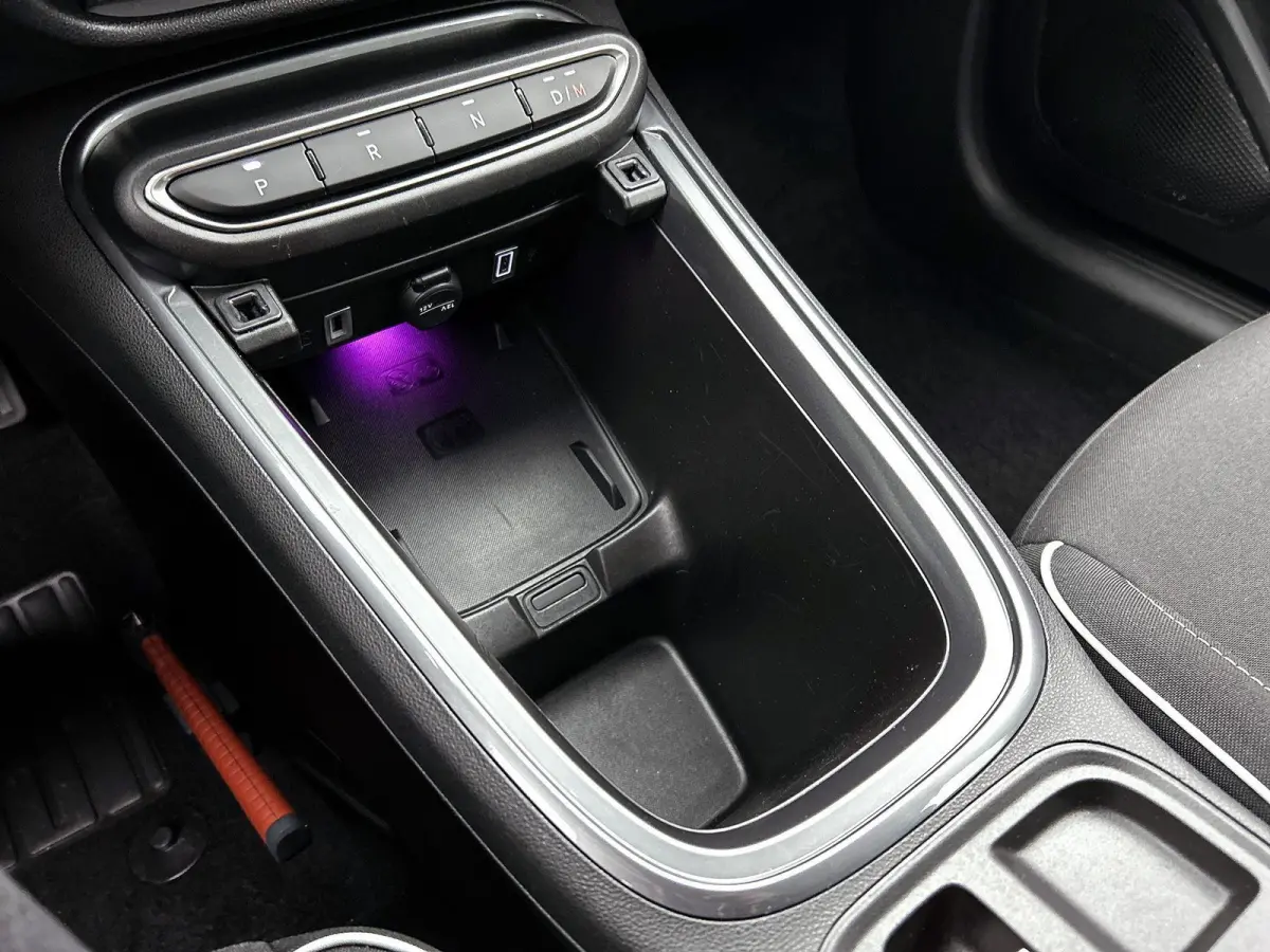 Urban 110pk Hybrid Automaat | Navigatie | Camera achter | Stoelverwarming | Cruise control | Apple Carplay en Android auto