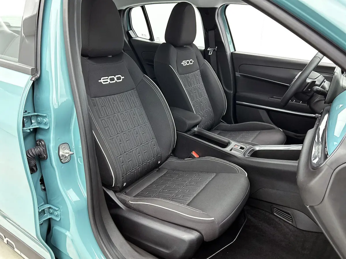 Urban 110pk Hybrid Automaat | Navigatie | Camera achter | Stoelverwarming | Cruise control | Apple Carplay en Android auto