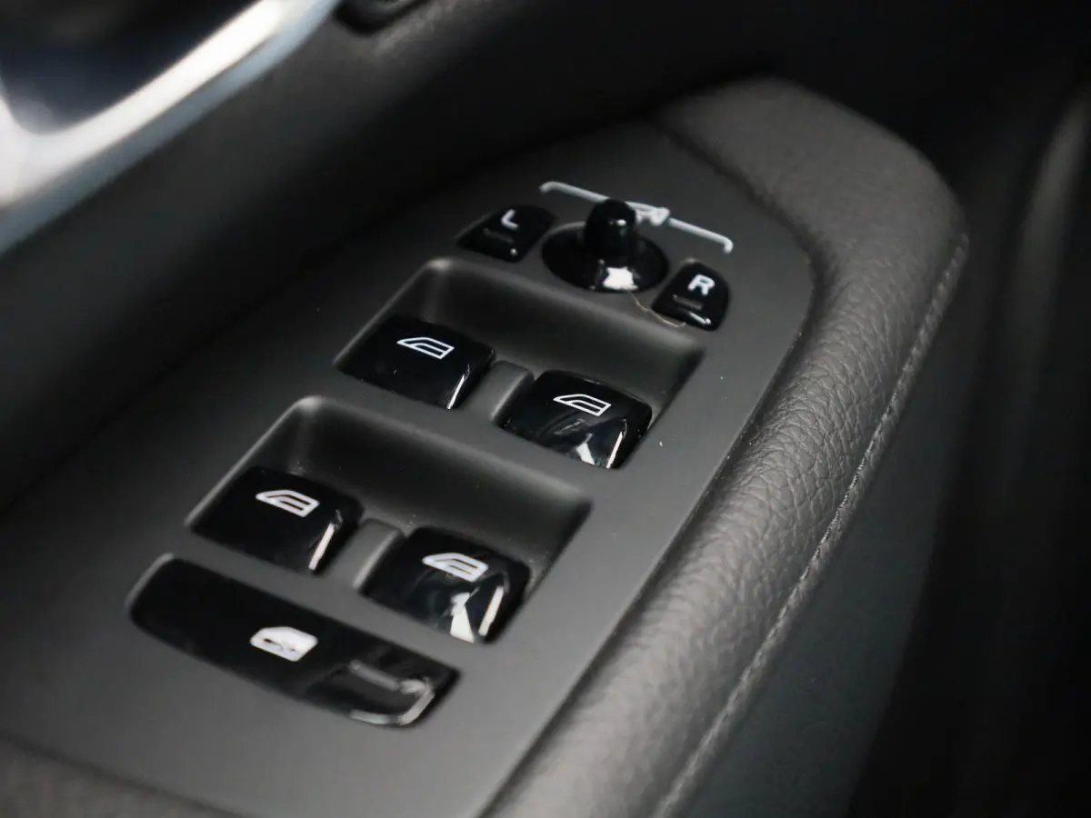 T8 PHEV Plus Bright Aut. AUTOMAAT | LEDER | SPORTSTOELEN | VIRTUEEL | NAVIGATIE | CAMERA | LMV | DAB | MEMORY | ELEKTRISCHE STOEL | VOOR EN ACHTER STOELVERWARMING | 12 MAANDEN BOVAG GARANTIE