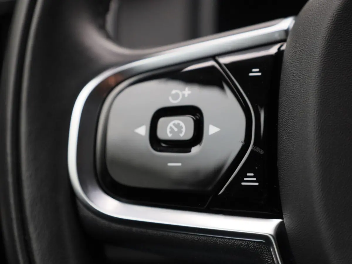 T8 PHEV Plus Bright Aut. AUTOMAAT | LEDER | SPORTSTOELEN | VIRTUEEL | NAVIGATIE | CAMERA | LMV | DAB | MEMORY | ELEKTRISCHE STOEL | VOOR EN ACHTER STOELVERWARMING | 12 MAANDEN BOVAG GARANTIE