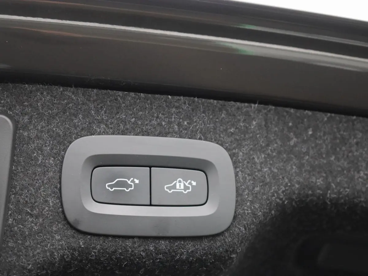 T8 PHEV Plus Bright Aut. AUTOMAAT | LEDER | SPORTSTOELEN | VIRTUEEL | NAVIGATIE | CAMERA | LMV | DAB | MEMORY | ELEKTRISCHE STOEL | VOOR EN ACHTER STOELVERWARMING | 12 MAANDEN BOVAG GARANTIE