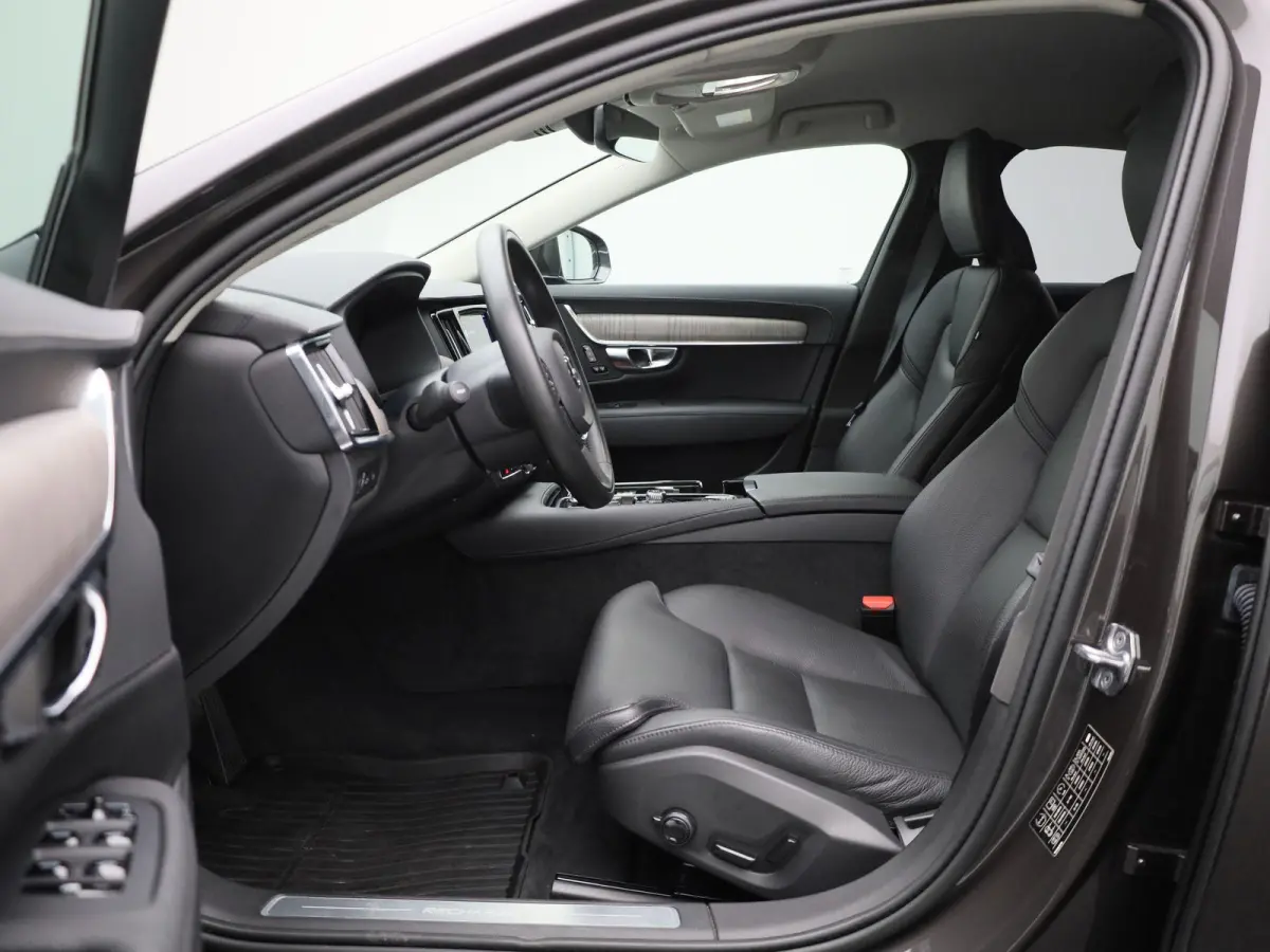 T8 PHEV Plus Bright Aut. AUTOMAAT | LEDER | SPORTSTOELEN | VIRTUEEL | NAVIGATIE | CAMERA | LMV | DAB | MEMORY | ELEKTRISCHE STOEL | VOOR EN ACHTER STOELVERWARMING | 12 MAANDEN BOVAG GARANTIE