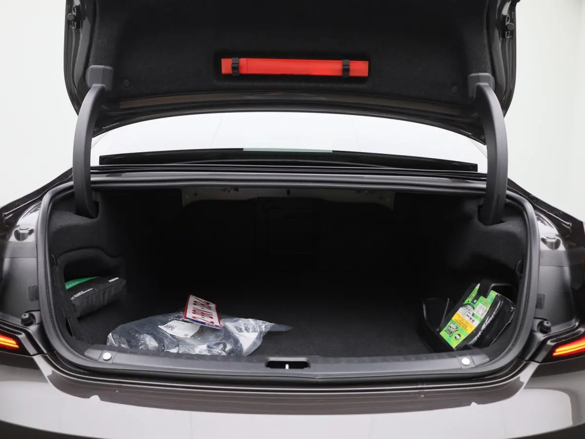 T8 PHEV Plus Bright Aut. AUTOMAAT | LEDER | SPORTSTOELEN | VIRTUEEL | NAVIGATIE | CAMERA | LMV | DAB | MEMORY | ELEKTRISCHE STOEL | VOOR EN ACHTER STOELVERWARMING | 12 MAANDEN BOVAG GARANTIE