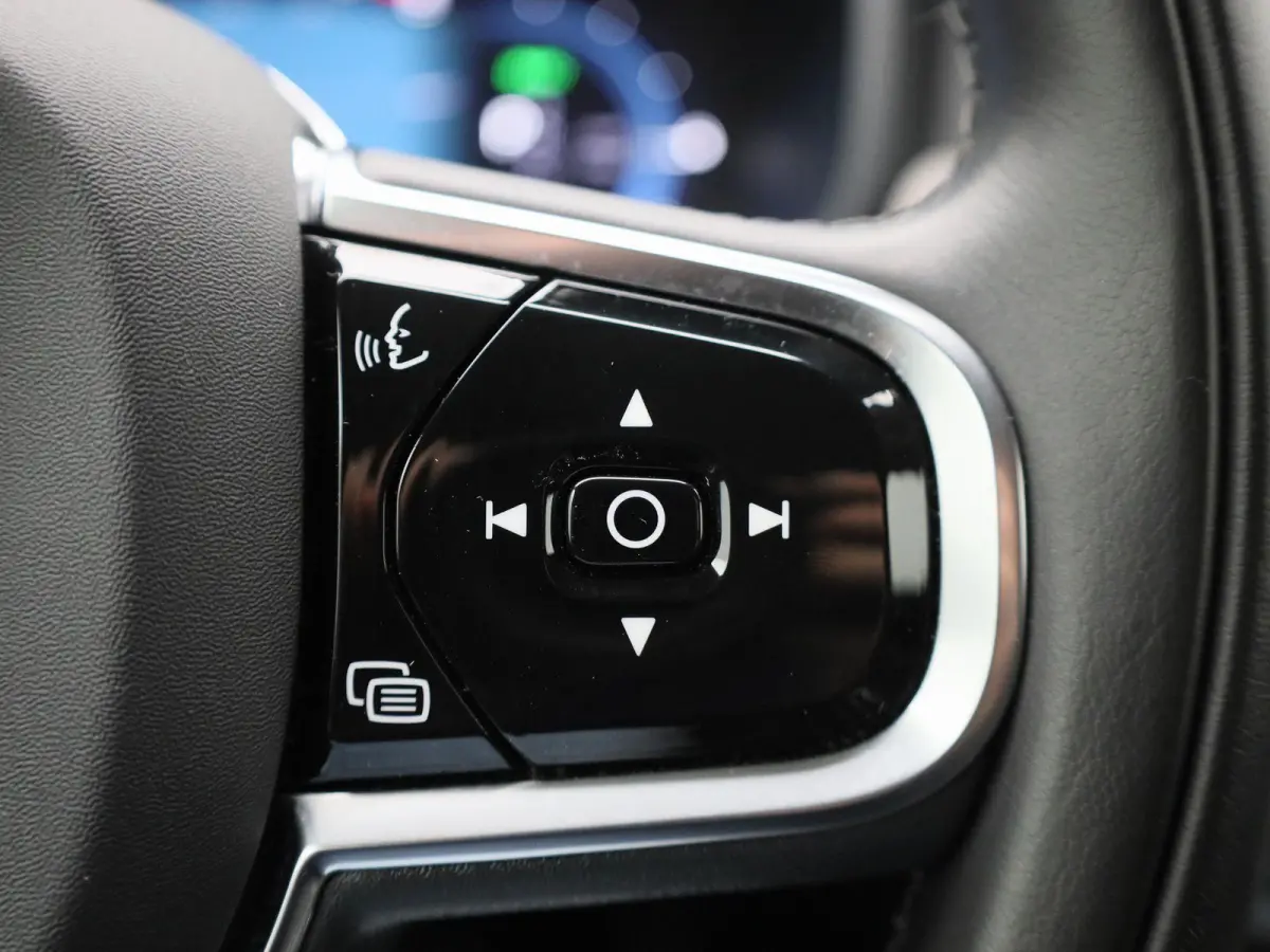 T8 PHEV Plus Bright Aut. AUTOMAAT | LEDER | SPORTSTOELEN | VIRTUEEL | NAVIGATIE | CAMERA | LMV | DAB | MEMORY | ELEKTRISCHE STOEL | VOOR EN ACHTER STOELVERWARMING | 12 MAANDEN BOVAG GARANTIE