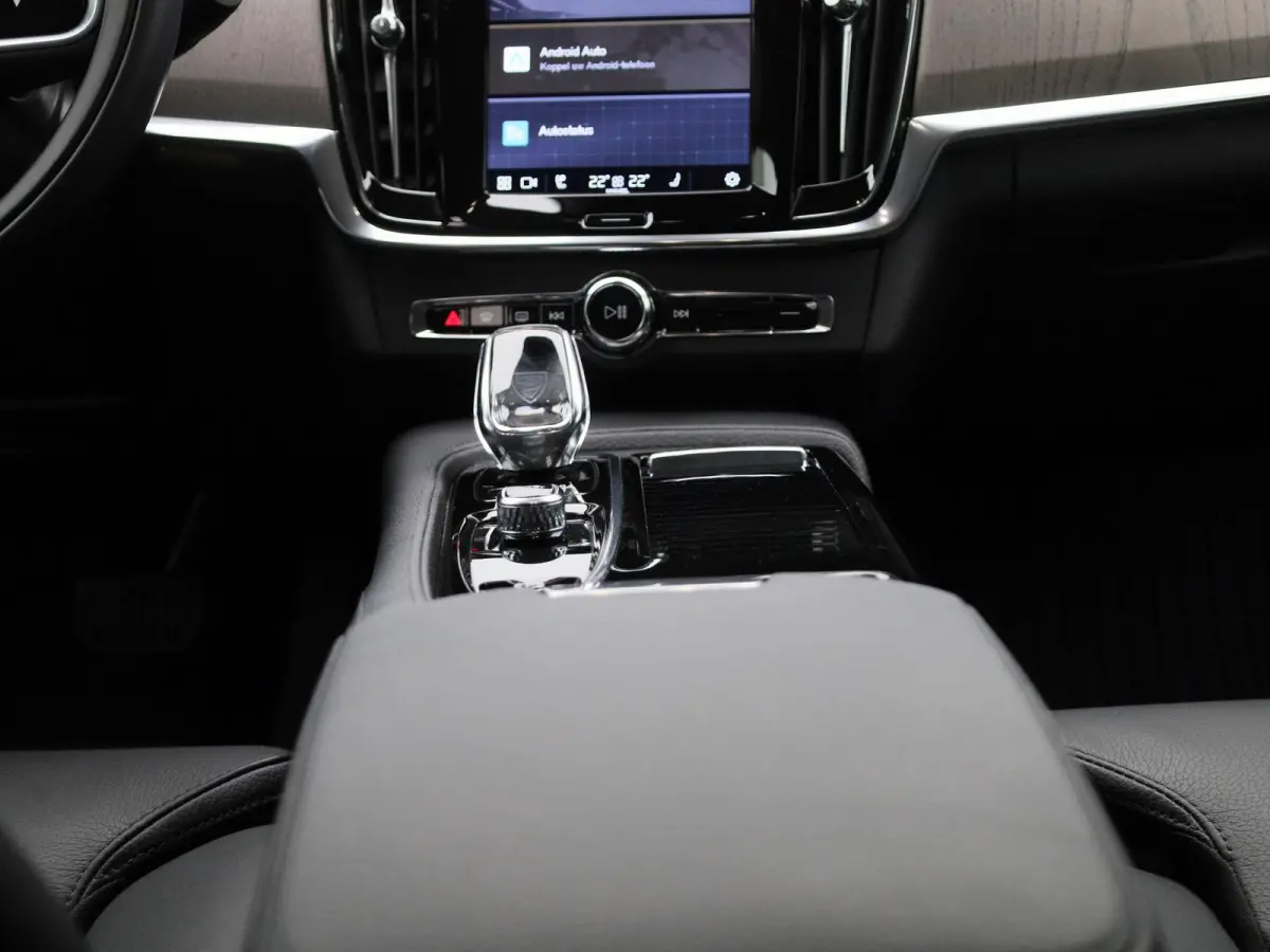 T8 PHEV Plus Bright Aut. AUTOMAAT | LEDER | SPORTSTOELEN | VIRTUEEL | NAVIGATIE | CAMERA | LMV | DAB | MEMORY | ELEKTRISCHE STOEL | VOOR EN ACHTER STOELVERWARMING | 12 MAANDEN BOVAG GARANTIE