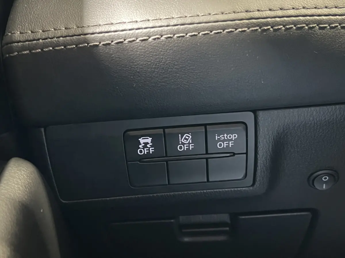 2.0 SkyActiv-G 145 Essence | Navigatie | PDC Voor + Achter | Adaptive Cruise Control | Airco |