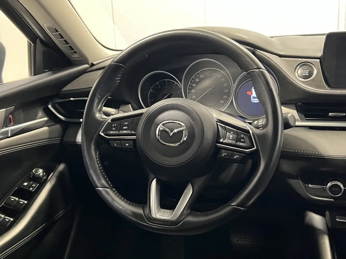 2.0 SkyActiv-G 145 Essence | Navigatie | PDC Voor + Achter | Adaptive Cruise Control | Airco |
