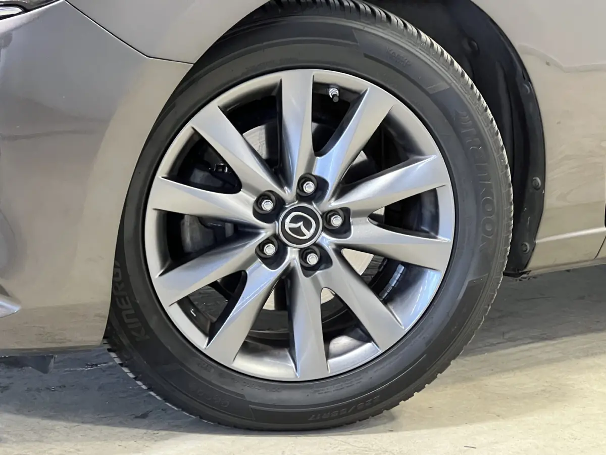2.0 SkyActiv-G 145 Essence | Navigatie | PDC Voor + Achter | Adaptive Cruise Control | Airco |