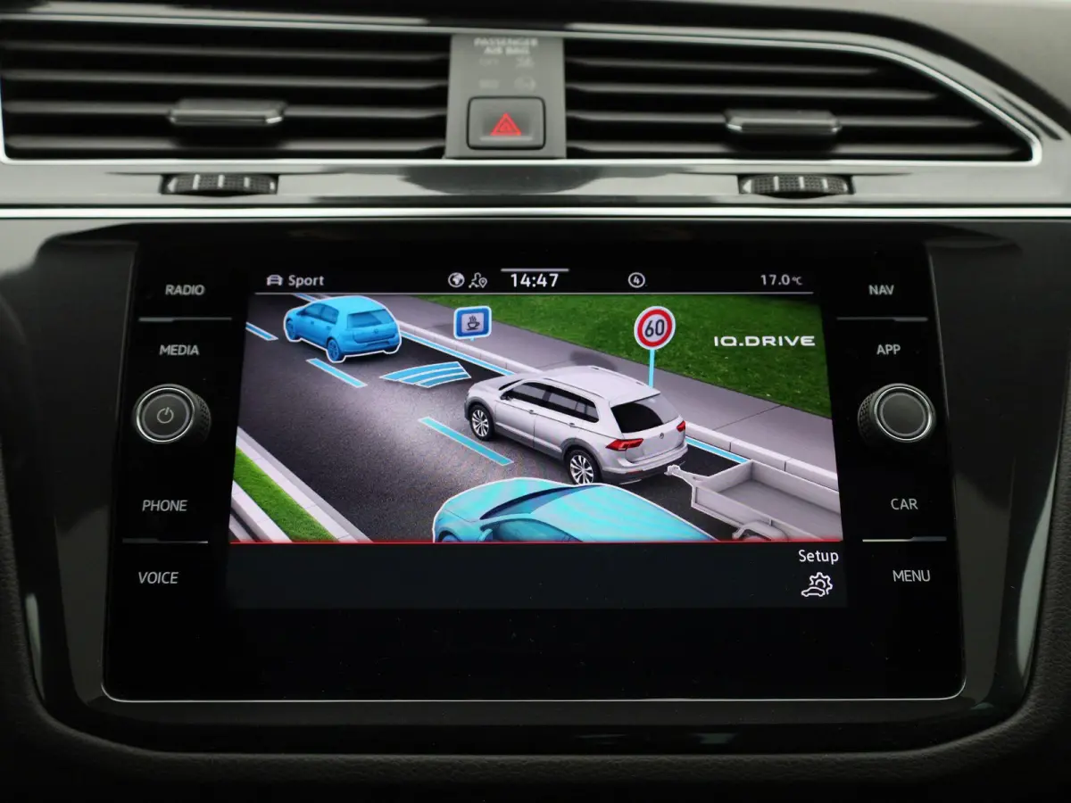 1.4 TSI eHybrid R-Line Business+ 245 PK| Panoramadak | Trekhaak | LED Matrix | Dodehoek Detectie | Navigatie | Stoelverwarming | Achteruitrijcamera | Stuurwielverwarming | Dynamic Chassis Co
