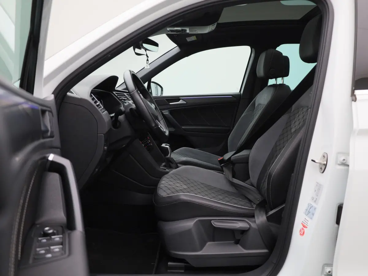 1.4 TSI eHybrid R-Line Business+ 245 PK| Panoramadak | Trekhaak | LED Matrix | Dodehoek Detectie | Navigatie | Stoelverwarming | Achteruitrijcamera | Stuurwielverwarming | Dynamic Chassis Co
