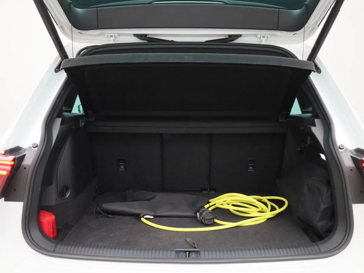 1.4 TSI eHybrid R-Line Business+ 245 PK| Panoramadak | Trekhaak | LED Matrix | Dodehoek Detectie | Navigatie | Stoelverwarming | Achteruitrijcamera | Stuurwielverwarming | Dynamic Chassis Co