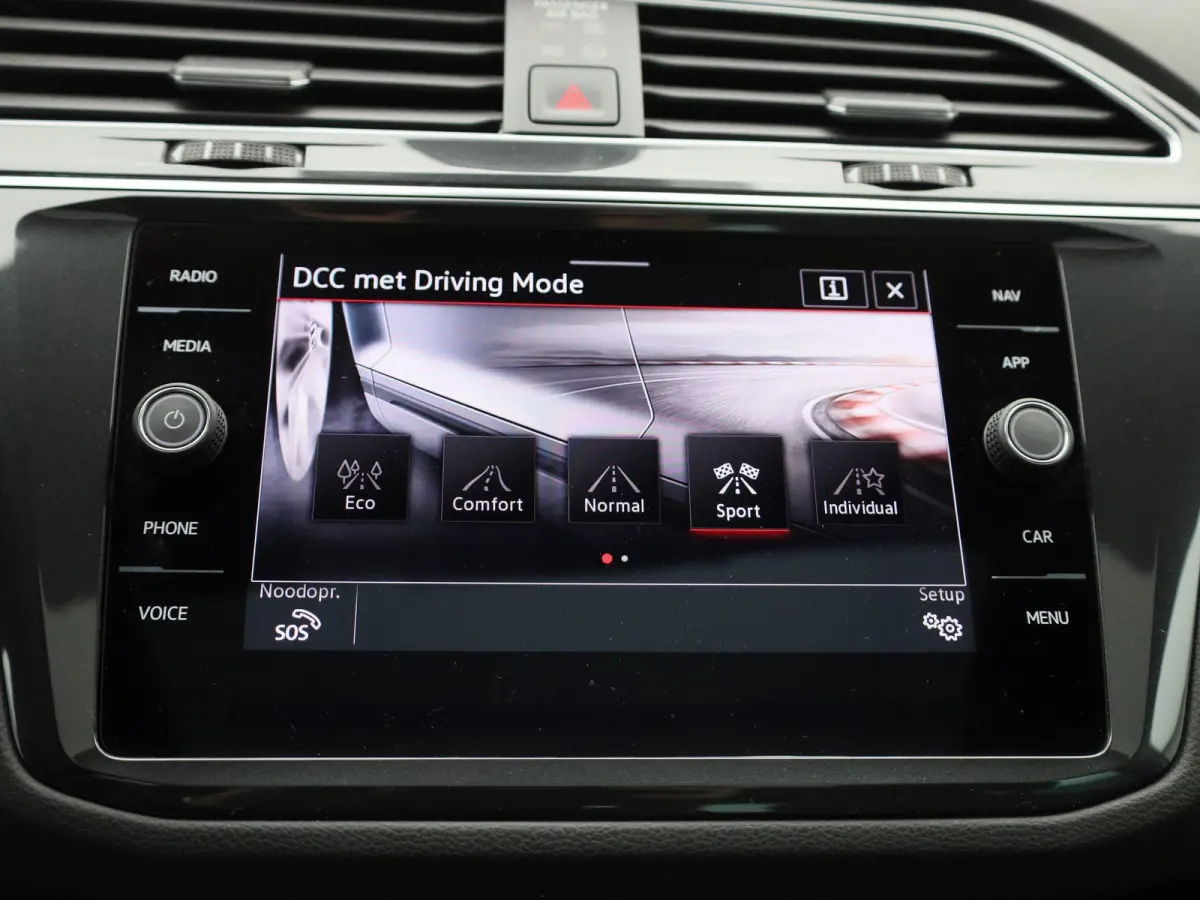 1.4 TSI eHybrid R-Line Business+ 245 PK| Panoramadak | Trekhaak | LED Matrix | Dodehoek Detectie | Navigatie | Stoelverwarming | Achteruitrijcamera | Stuurwielverwarming | Dynamic Chassis Co