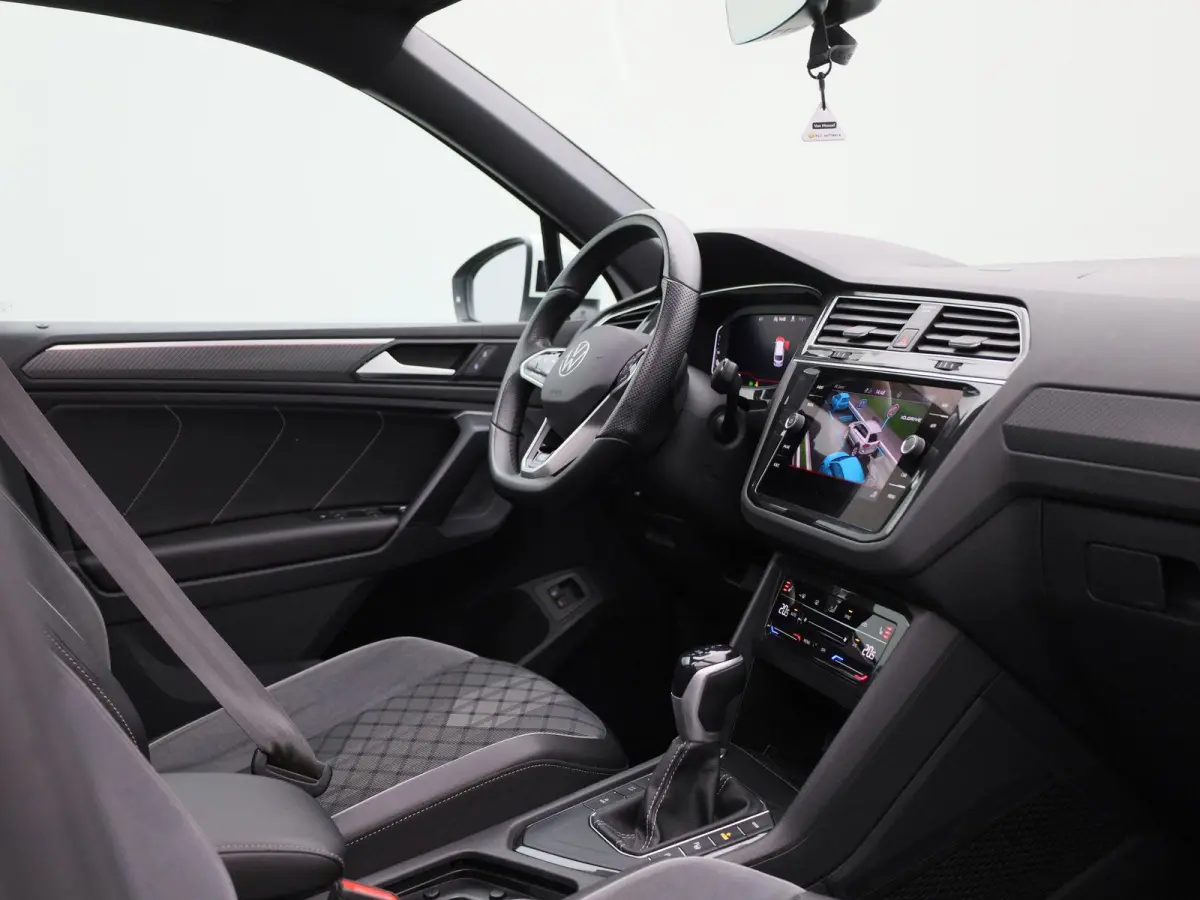 1.4 TSI eHybrid R-Line Business+ 245 PK| Panoramadak | Trekhaak | LED Matrix | Dodehoek Detectie | Navigatie | Stoelverwarming | Achteruitrijcamera | Stuurwielverwarming | Dynamic Chassis Co
