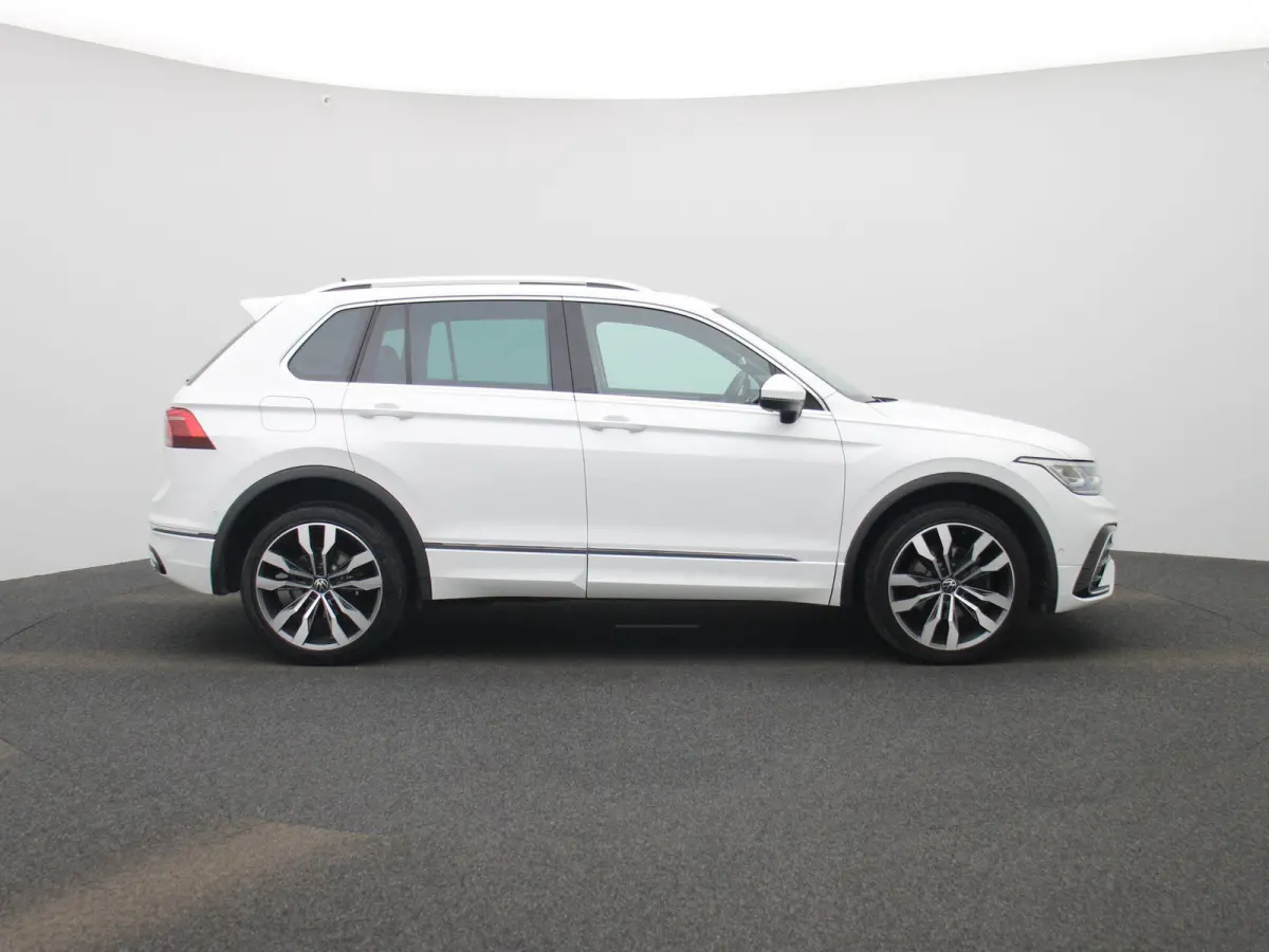 1.4 TSI eHybrid R-Line Business+ 245 PK| Panoramadak | Trekhaak | LED Matrix | Dodehoek Detectie | Navigatie | Stoelverwarming | Achteruitrijcamera | Stuurwielverwarming | Dynamic Chassis Co