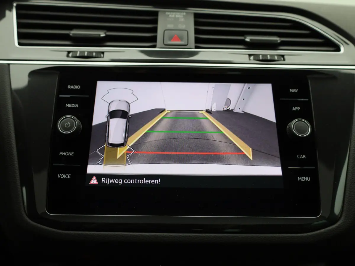 1.4 TSI eHybrid R-Line Business+ 245 PK| Panoramadak | Trekhaak | LED Matrix | Dodehoek Detectie | Navigatie | Stoelverwarming | Achteruitrijcamera | Stuurwielverwarming | Dynamic Chassis Co